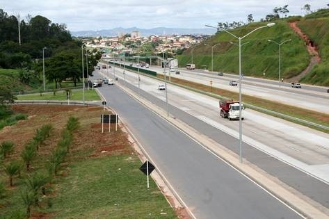 Manutenção (Conservação/Recuperação) de Vegetações de Faixas de Domínio de rodovias, linhas de transmissão de energia, adutoras, tubulações etc.